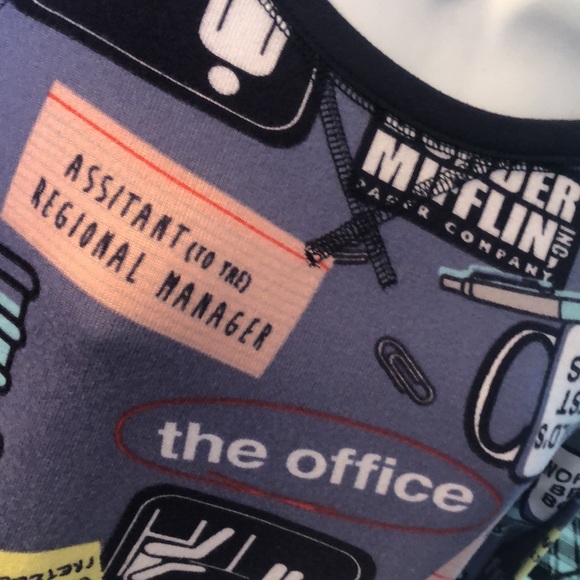 THE OFFICE LIGHTWEIGHT SWEATER TOP • DUNDER MIFFLIN LOGOS • Sz S - Picture 5 of 12